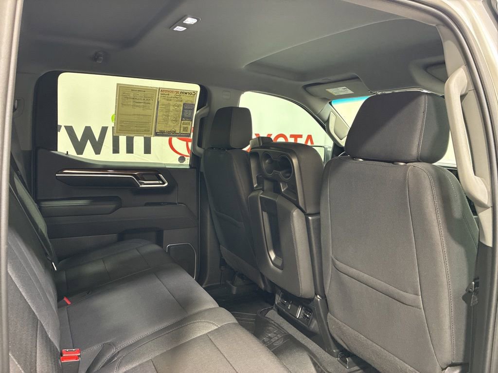 Used 2022 Chevrolet Silverado 1500 LT AWD/4WD image 16