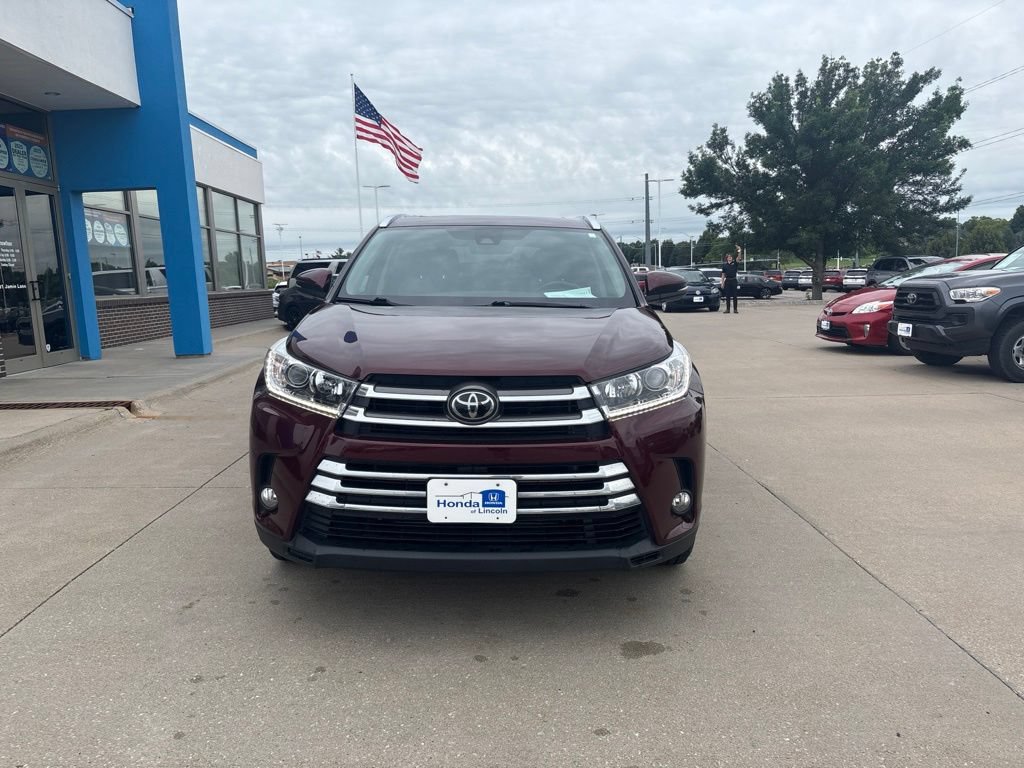 Used 2018 Toyota Highlander Limited w/ Protection Package #3 AWD/4WD image 2