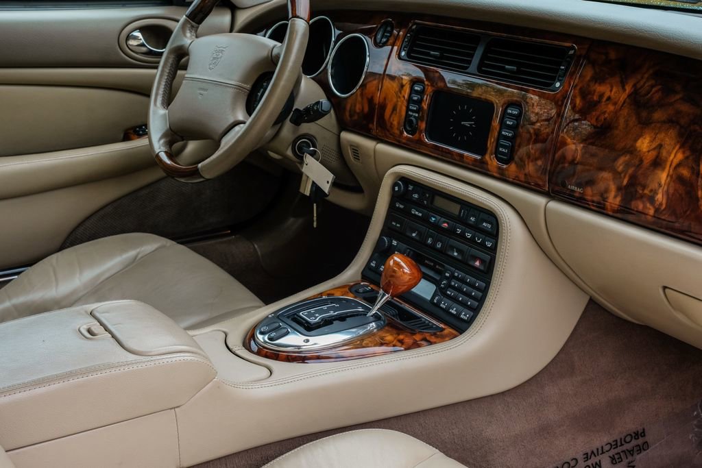Used 2006 Jaguar XK8 Convertible RWD image 29