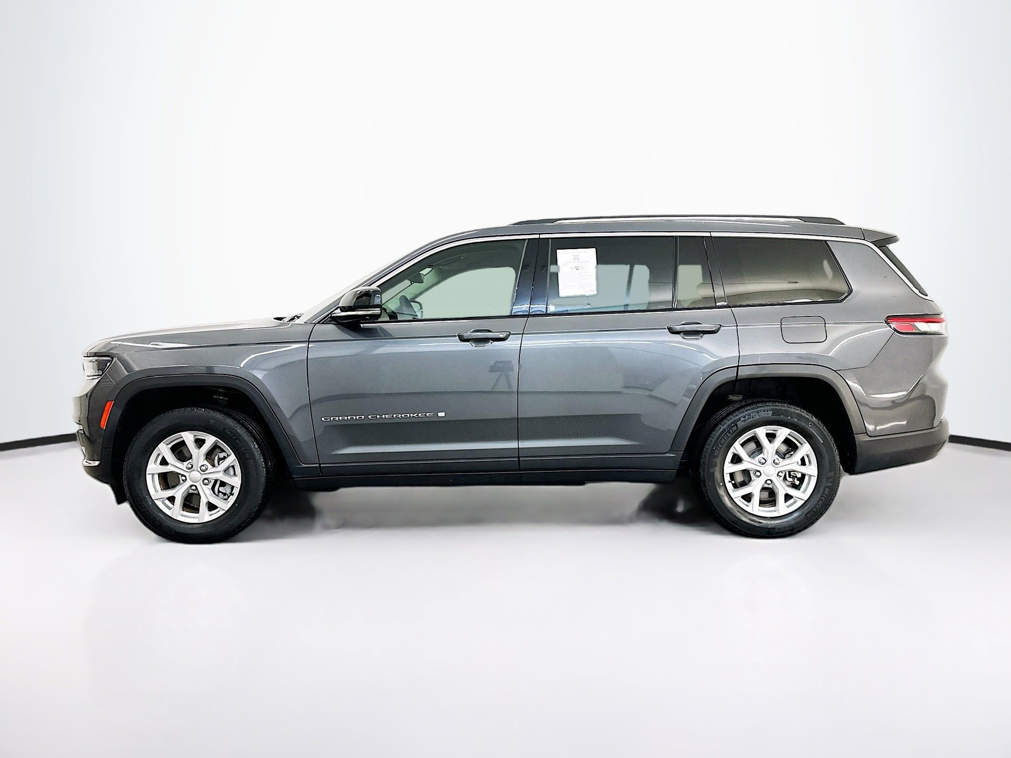 Used 2023 Jeep Grand Cherokee L Limited w/ Luxury Tech Group II image 4