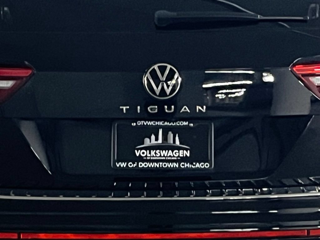 Certified 2023 Volkswagen Tiguan SE R-Line FWD image 34