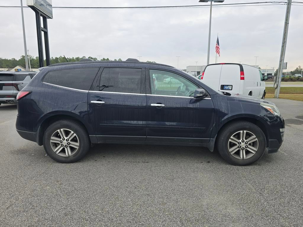 Used 2017 Chevrolet Traverse LT image 2