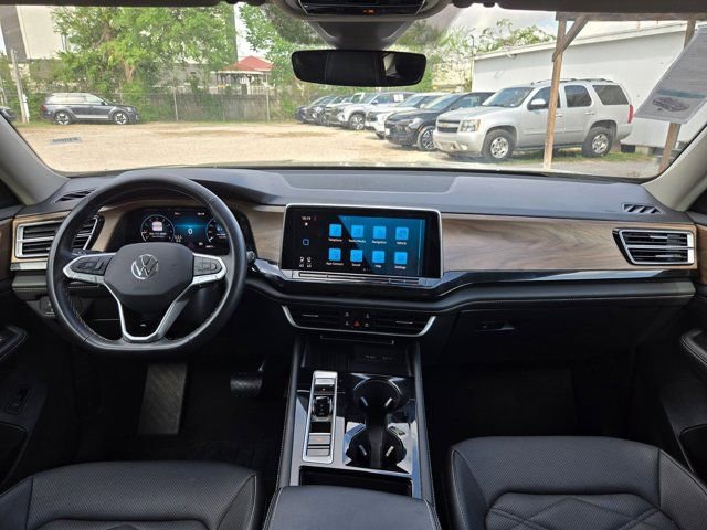 Used 2025 Volkswagen Atlas SE image 24