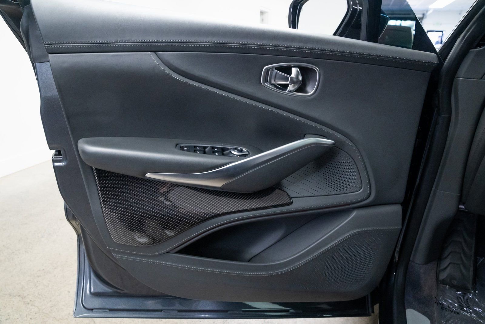 Used 2023 Aston Martin DBX 707 image 17