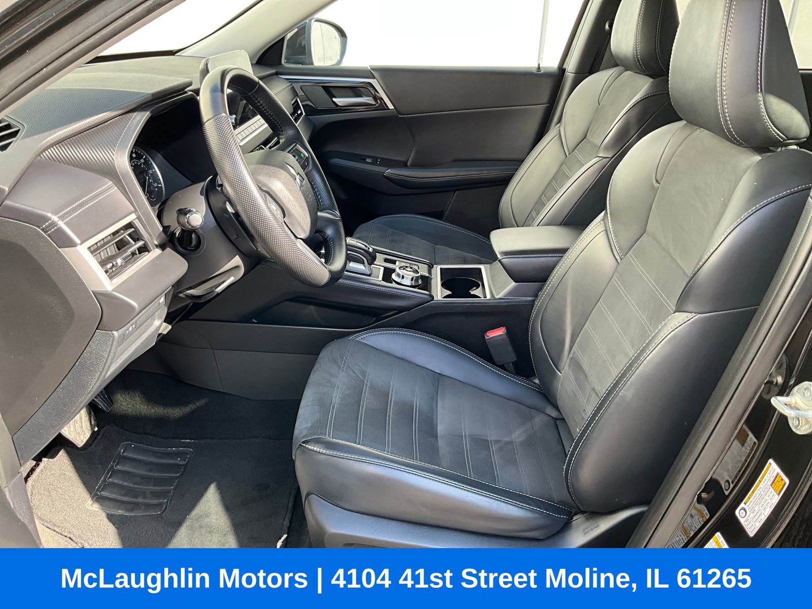Used 2024 Mitsubishi Outlander SE FWD image 2