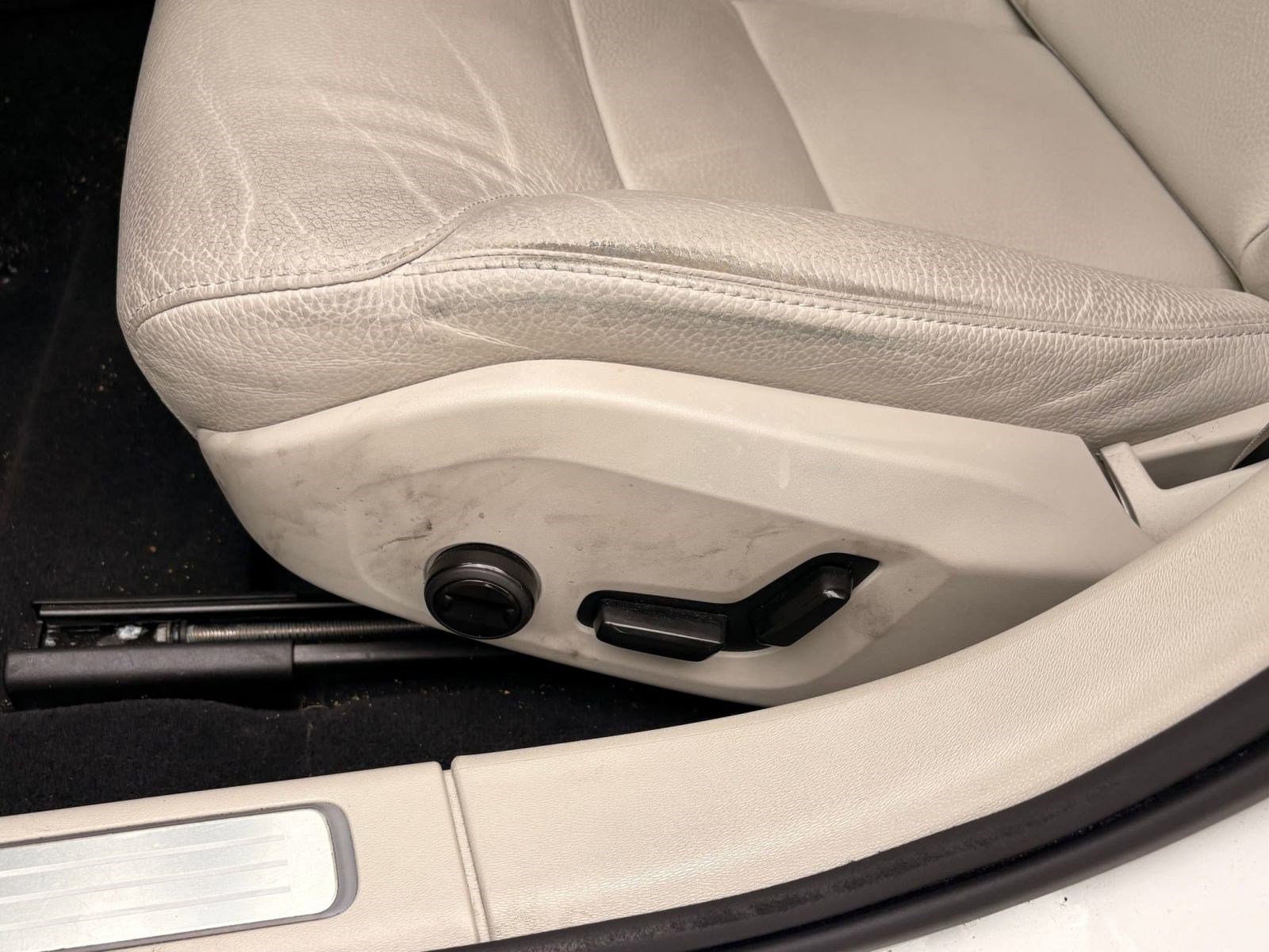 Certified 2025 Volvo V90 B6 Cross Country Plus image 12