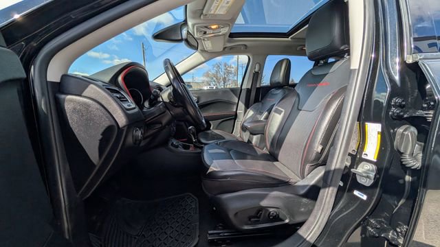 Used 2020 Jeep Compass Trailhawk w/ Leather Interior Group AWD/4WD image 36