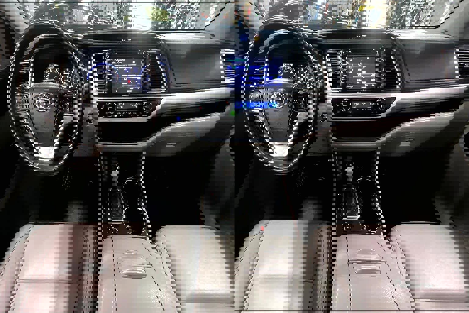 Used 2014 Toyota Highlander XLE image 16