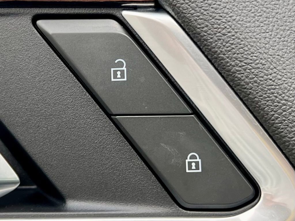 Used 2025 GMC Sierra 1500 Elevation w/ Preferred Package image 28