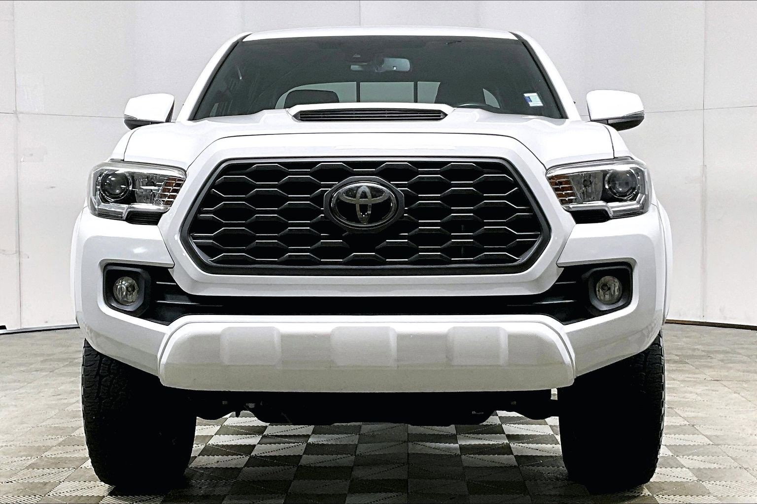 Used 2020 Toyota Tacoma TRD Sport image 3
