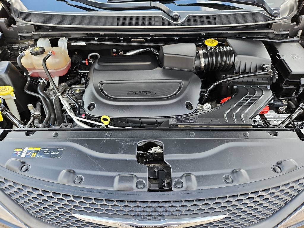 Used 2023 Chrysler Voyager LX FWD image 13