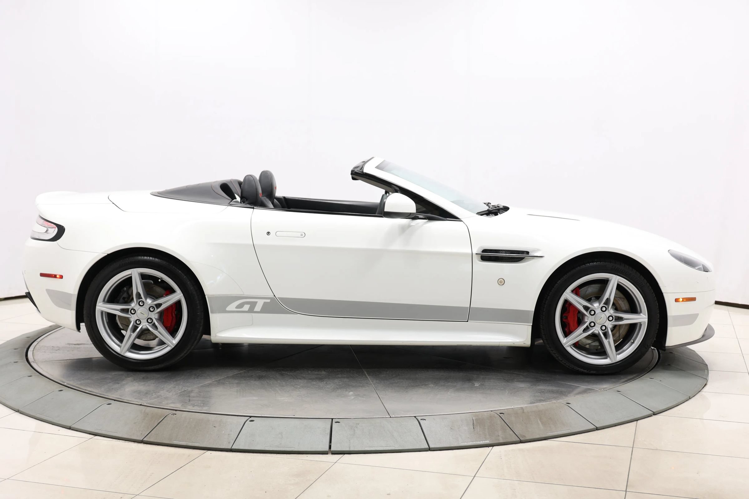 Used 2016 Aston Martin V8 Vantage GT RWD image 53