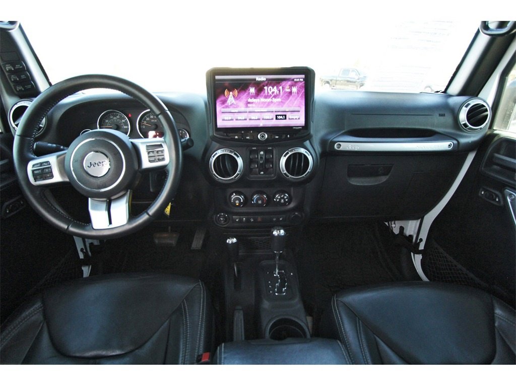 Used 2016 Jeep Wrangler Unlimited Rubicon image 9