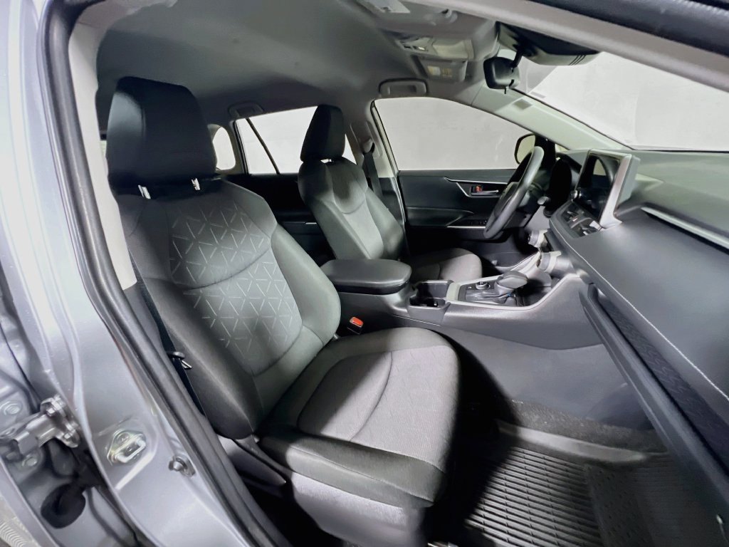 Used 2025 Toyota RAV4 XLE AWD/4WD image 30