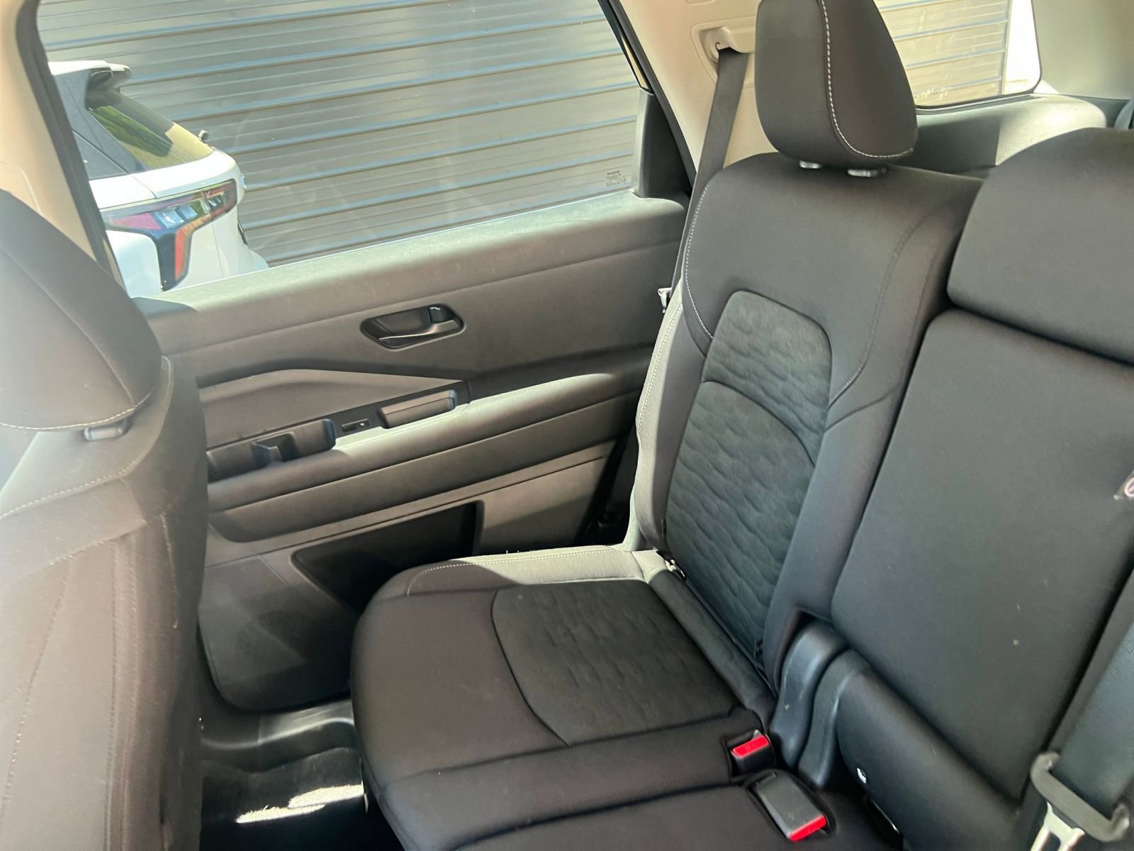 Used 2025 Nissan Pathfinder SV FWD image 38