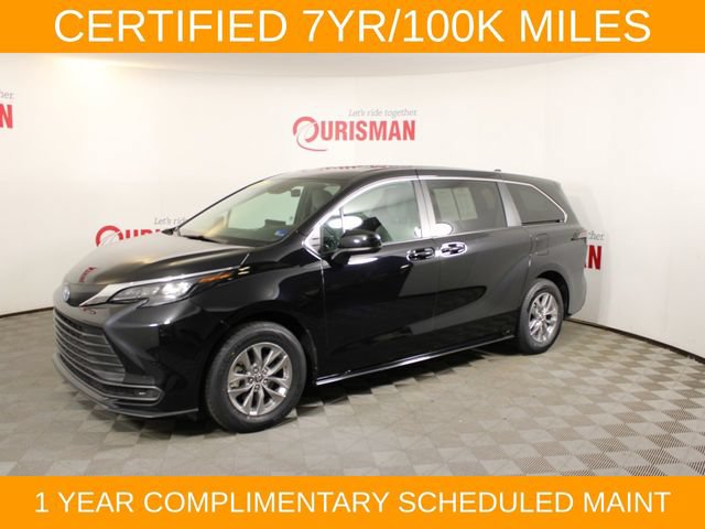Used 2025 Toyota Sienna LE FWD image 2