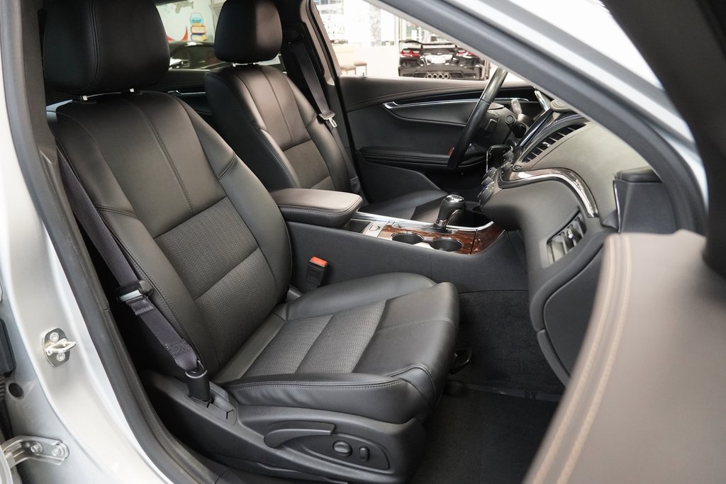 Used 2015 Chevrolet Impala LT w/ Convenience Package image 30