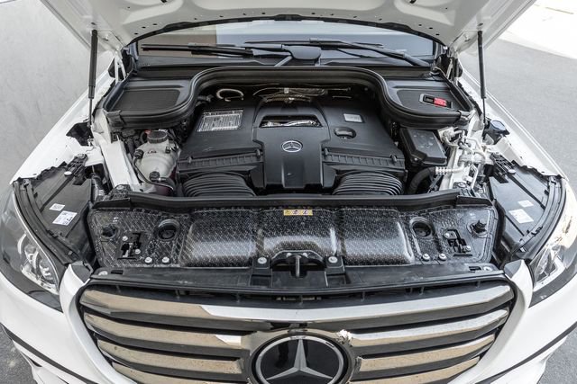 Used 2025 Mercedes-Benz GLS 580 4MATIC image 18