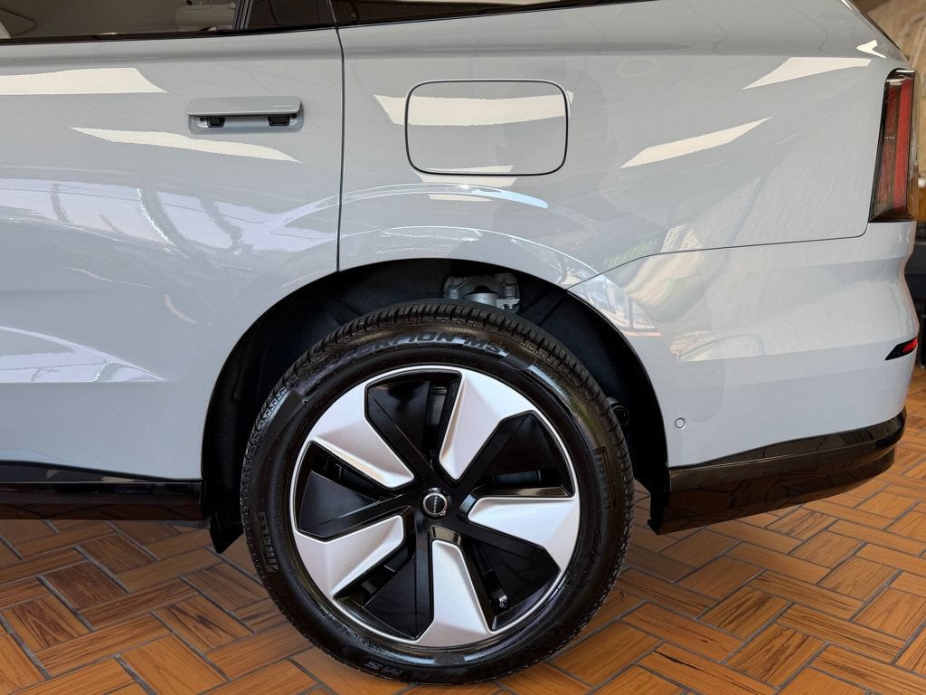 Used 2025 Volvo EX90 Plus AWD/4WD image 13
