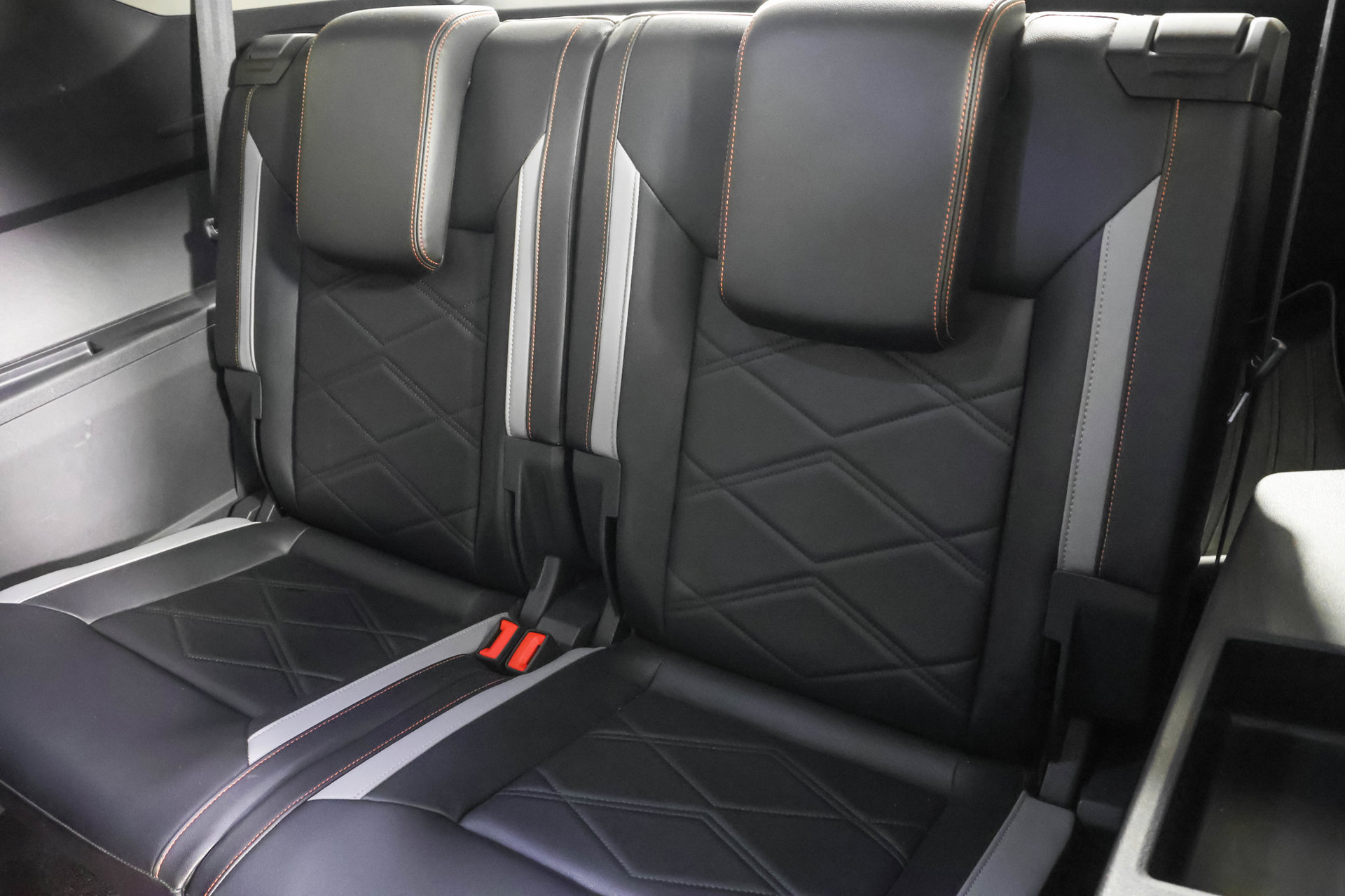 Used 2024 Volkswagen Atlas Peak Edition SE AWD/4WD image 37