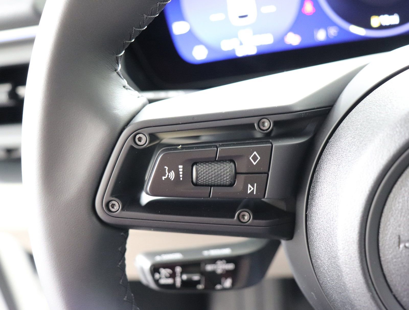 Certified 2025 Porsche Macan 4S Electric image 21