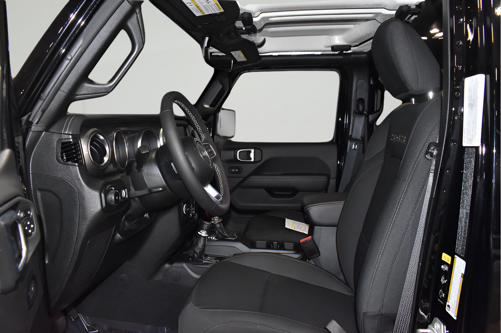 Used 2023 Jeep Wrangler Unlimited Sahara AWD/4WD image 27