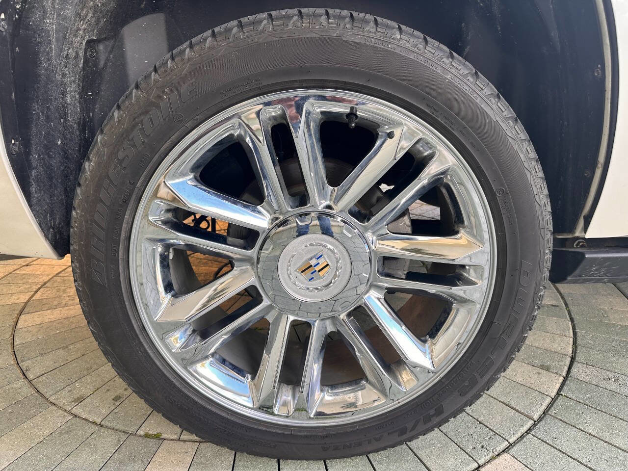 Used 2011 Cadillac Escalade Platinum image 39