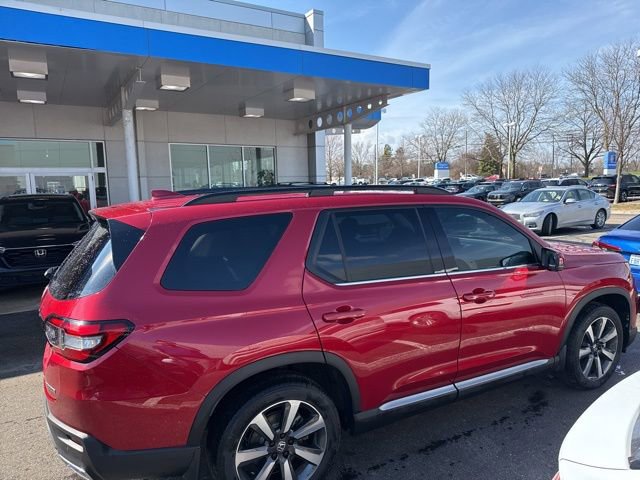 Used 2025 Honda Pilot Touring image 11