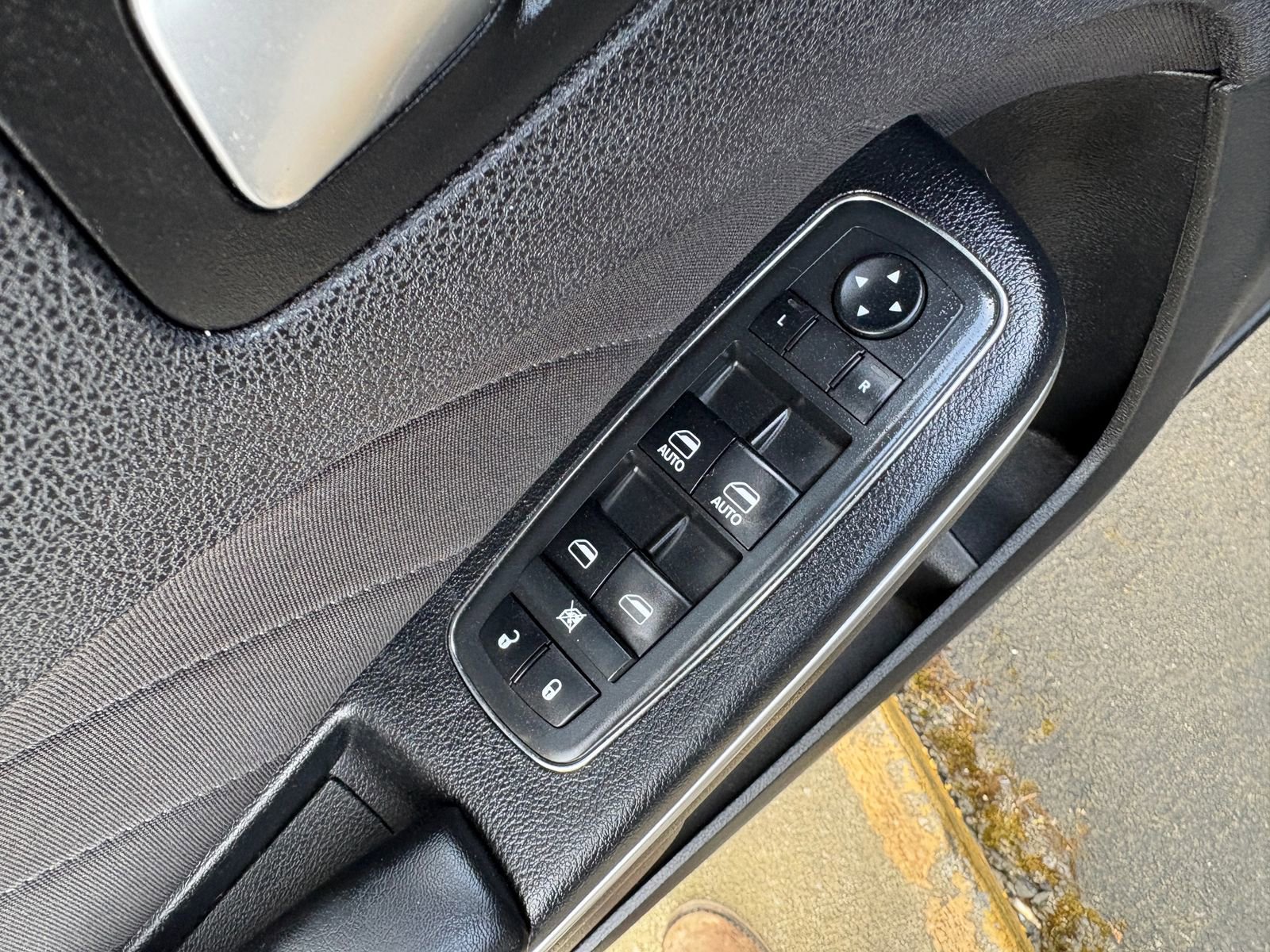 Used 2017 Dodge Charger SXT w/ Navigation & Travel Group image 15