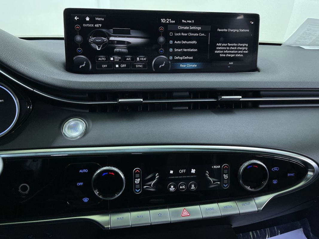 Used 2023 Genesis Electrified GV70 image 24