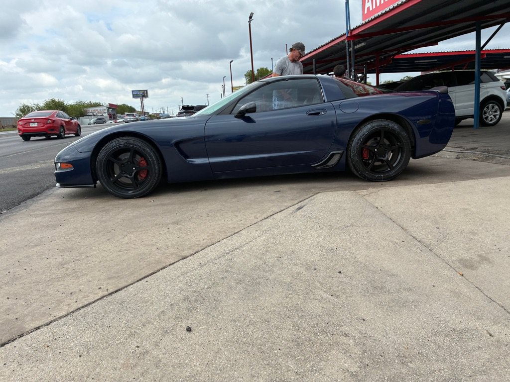 Used 2004 Chevrolet Corvette Coupe w/ Preferred Equipment Group RWD image 15