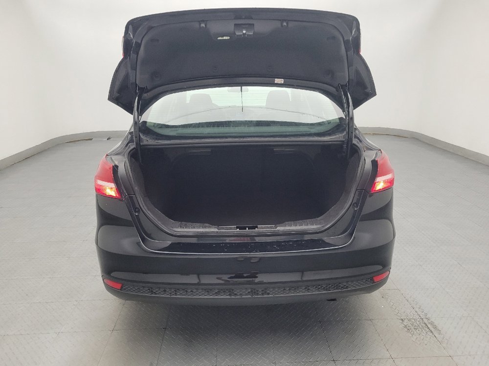 Used 2018 Ford Focus SE w/ SE Appearance Package FWD image 29