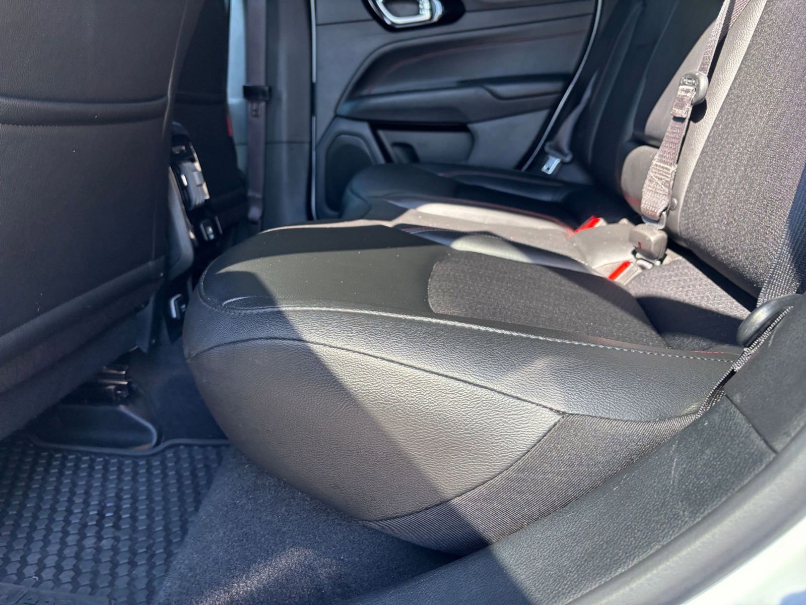 Used 2025 Jeep Compass Trailhawk image 25