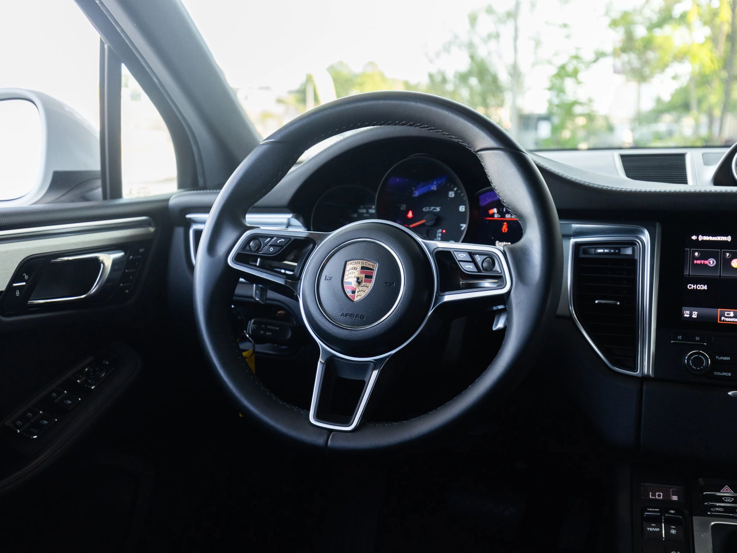 Used 2017 Porsche Macan GTS AWD/4WD image 33