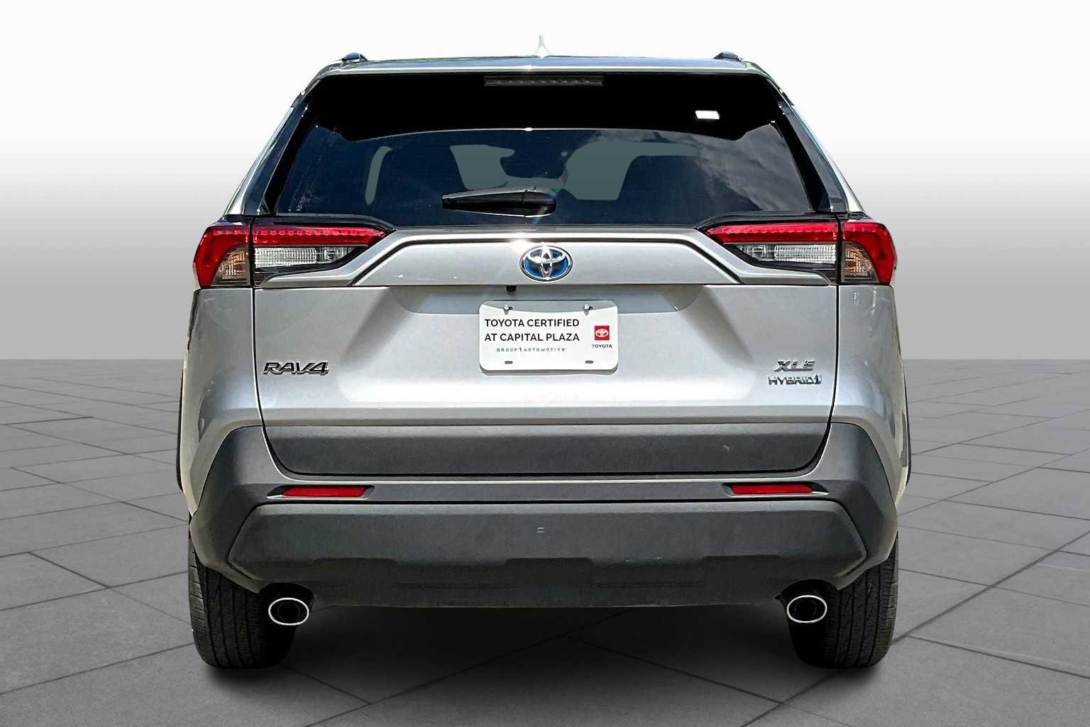 Used 2022 Toyota RAV4 XLE AWD/4WD image 7