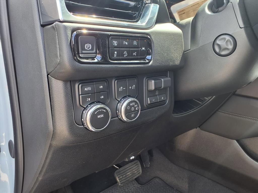 New 2026 GMC Yukon Denali w/ Denali Reserve Package AWD/4WD image 12