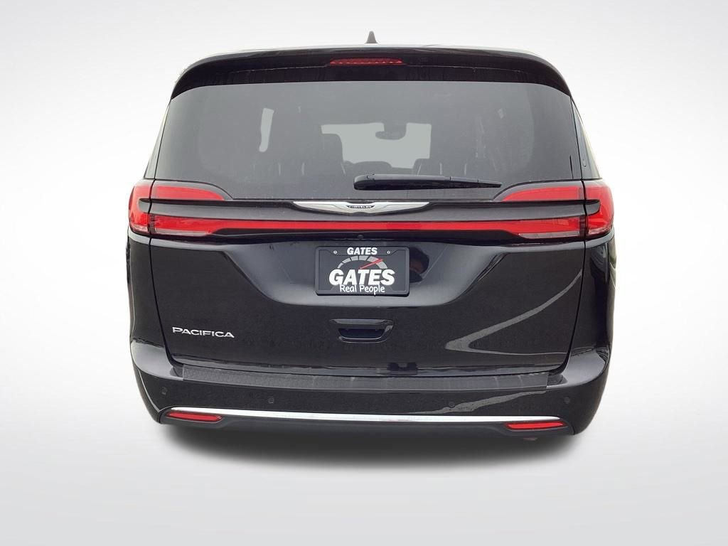 Used 2024 Chrysler Pacifica Touring-L image 10