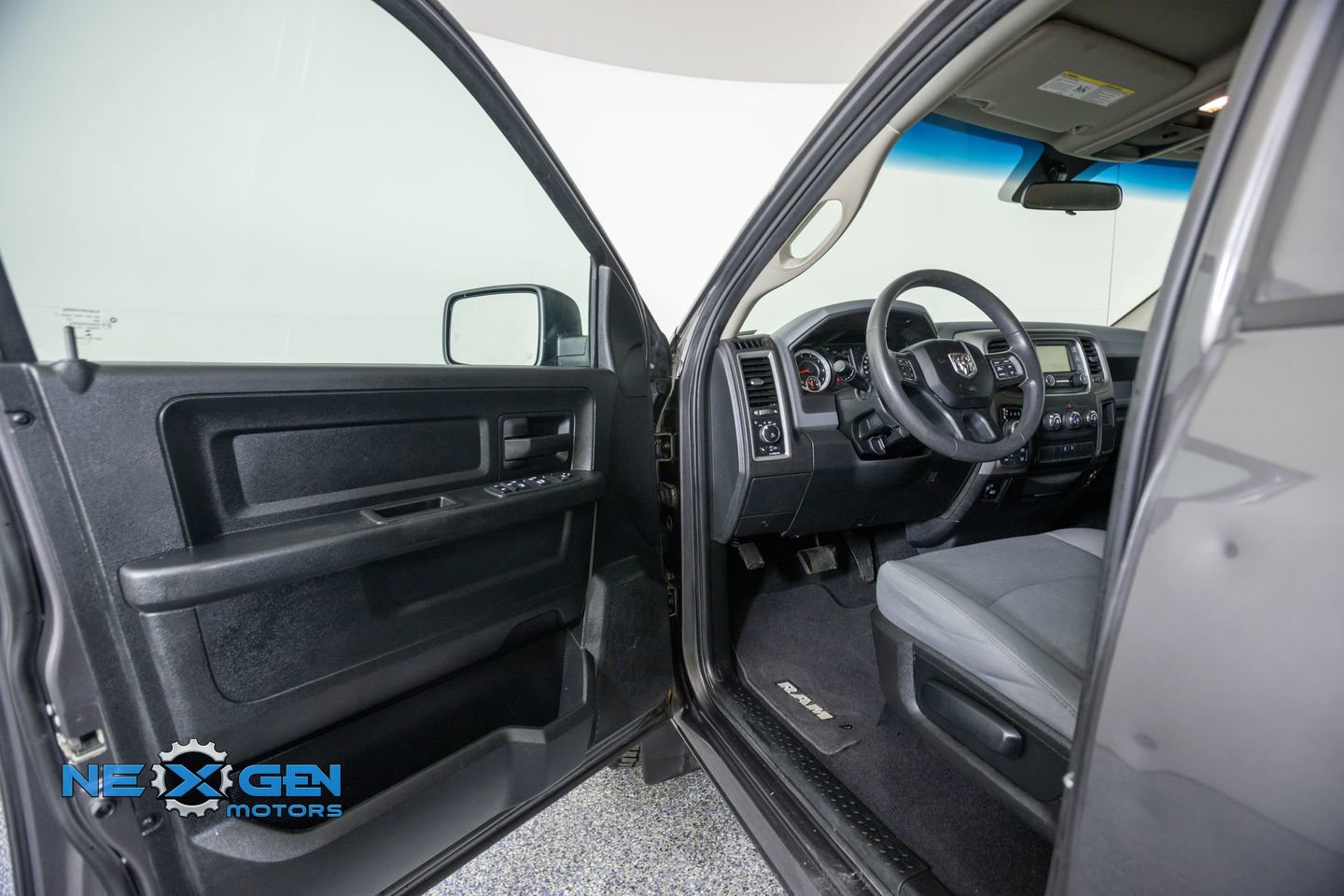 Used 2018 RAM 1500 Express w/ Express Value Package AWD/4WD image 9