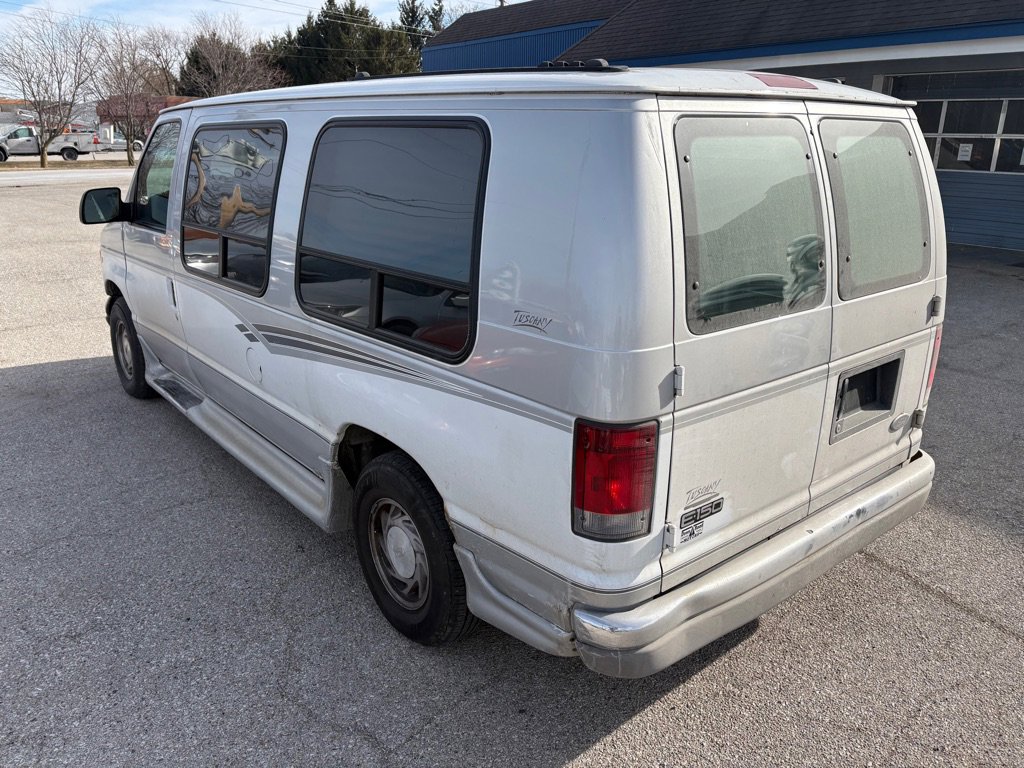 Used 2002 Ford E-150 and Econoline 150 image 6