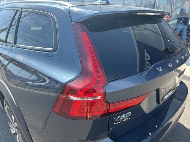 Certified 2025 Volvo V60 B5 Cross Country Plus image 10