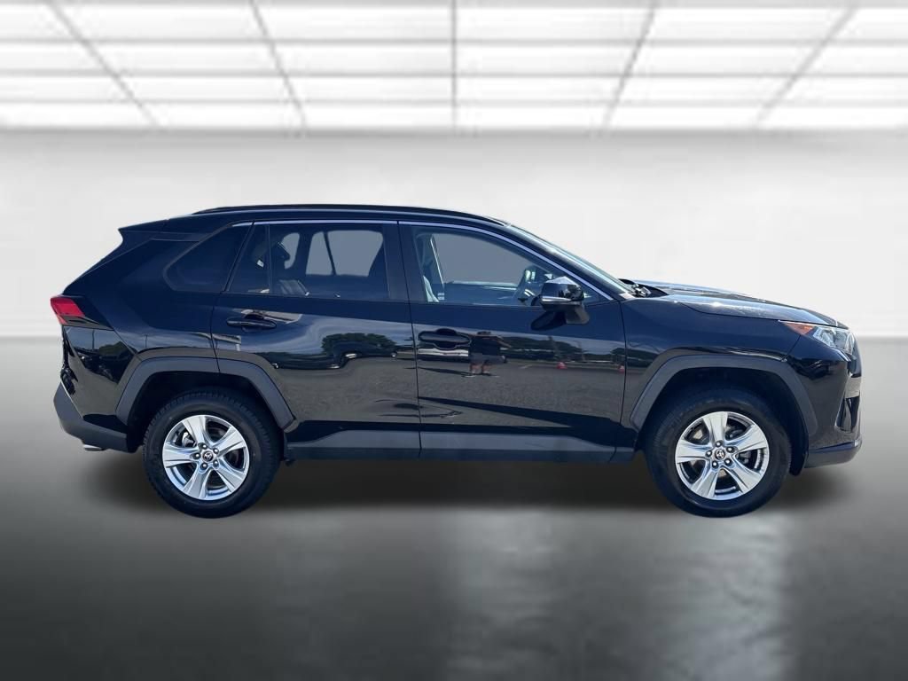 Used 2021 Toyota RAV4 XLE AWD/4WD image 3