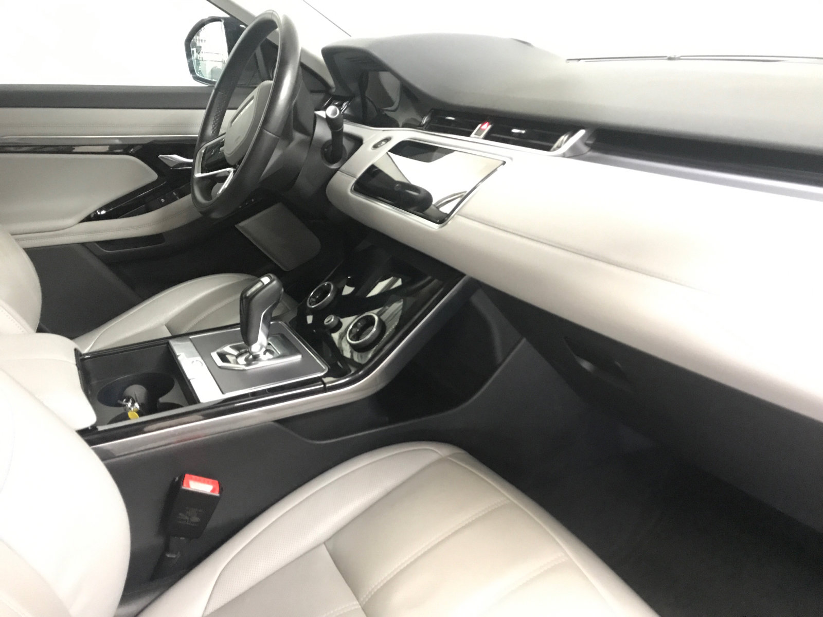 Used 2023 Land Rover Range Rover Evoque SE image 11