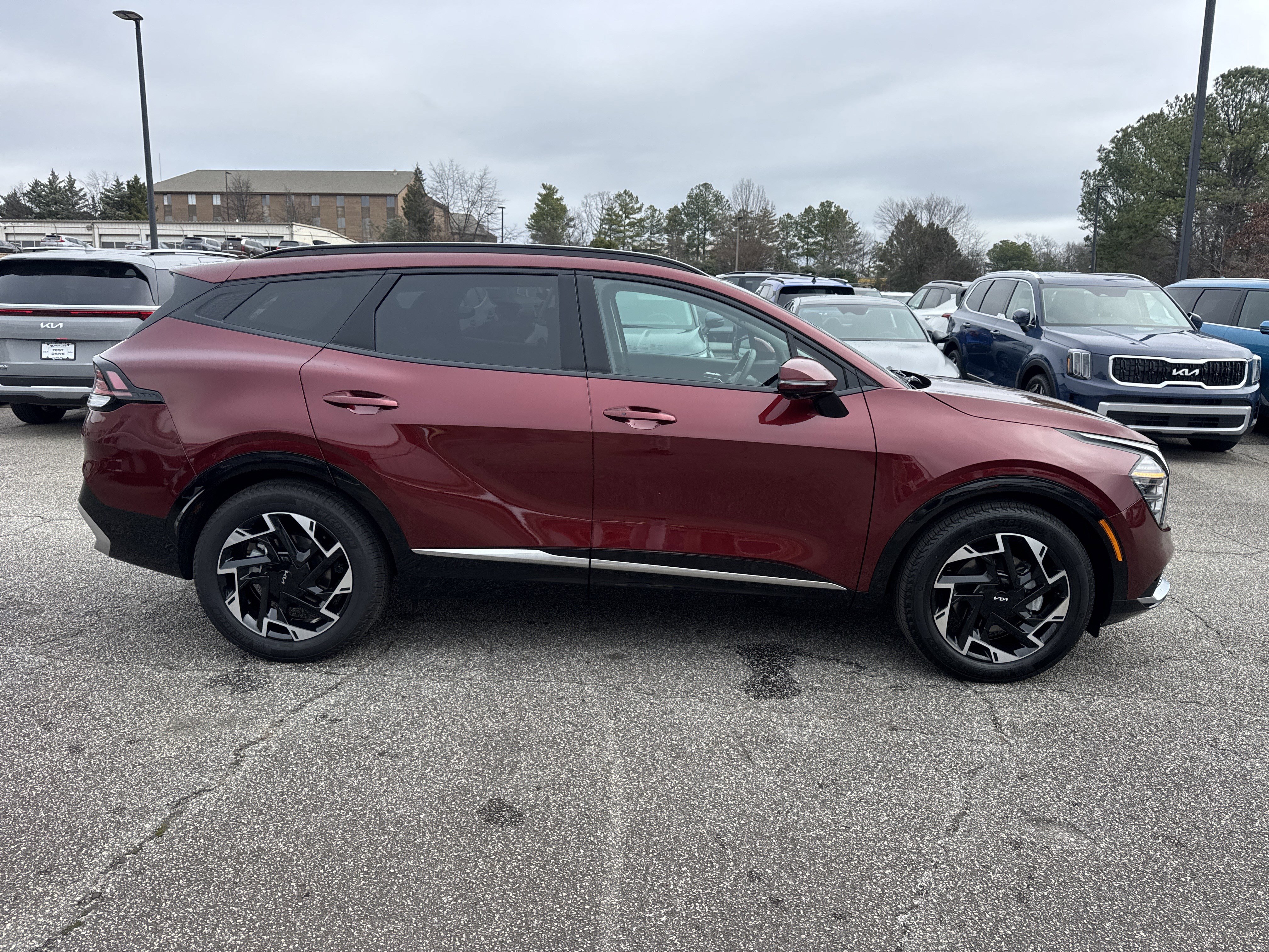 Certified 2025 Kia Sportage SX image 8