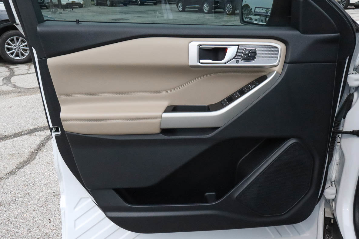 Used 2021 Ford Explorer Limited w/ Equipment Group 301A image 13