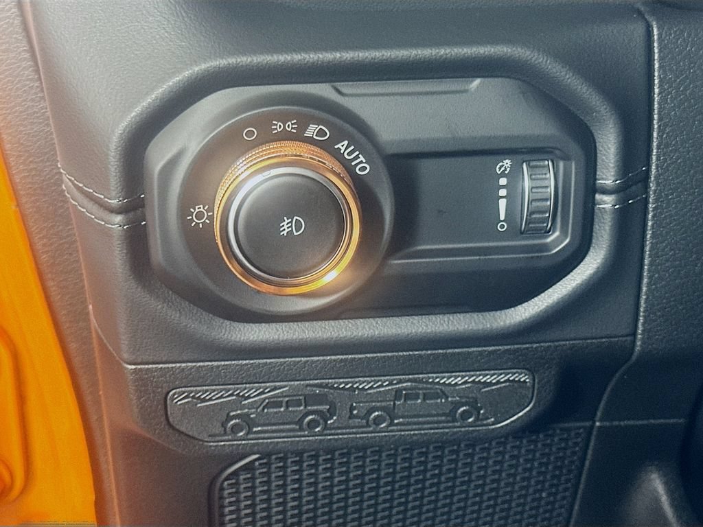 Used 2025 Jeep Wrangler Unlimited Sahara AWD/4WD image 10
