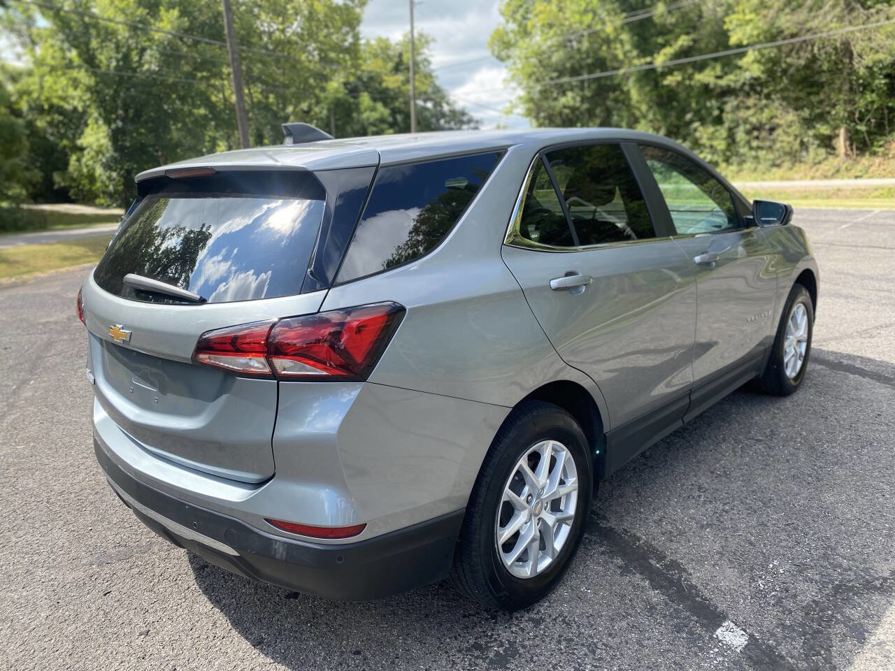 Used 2023 Chevrolet Equinox LT w/ Driver Convenience Package image 9