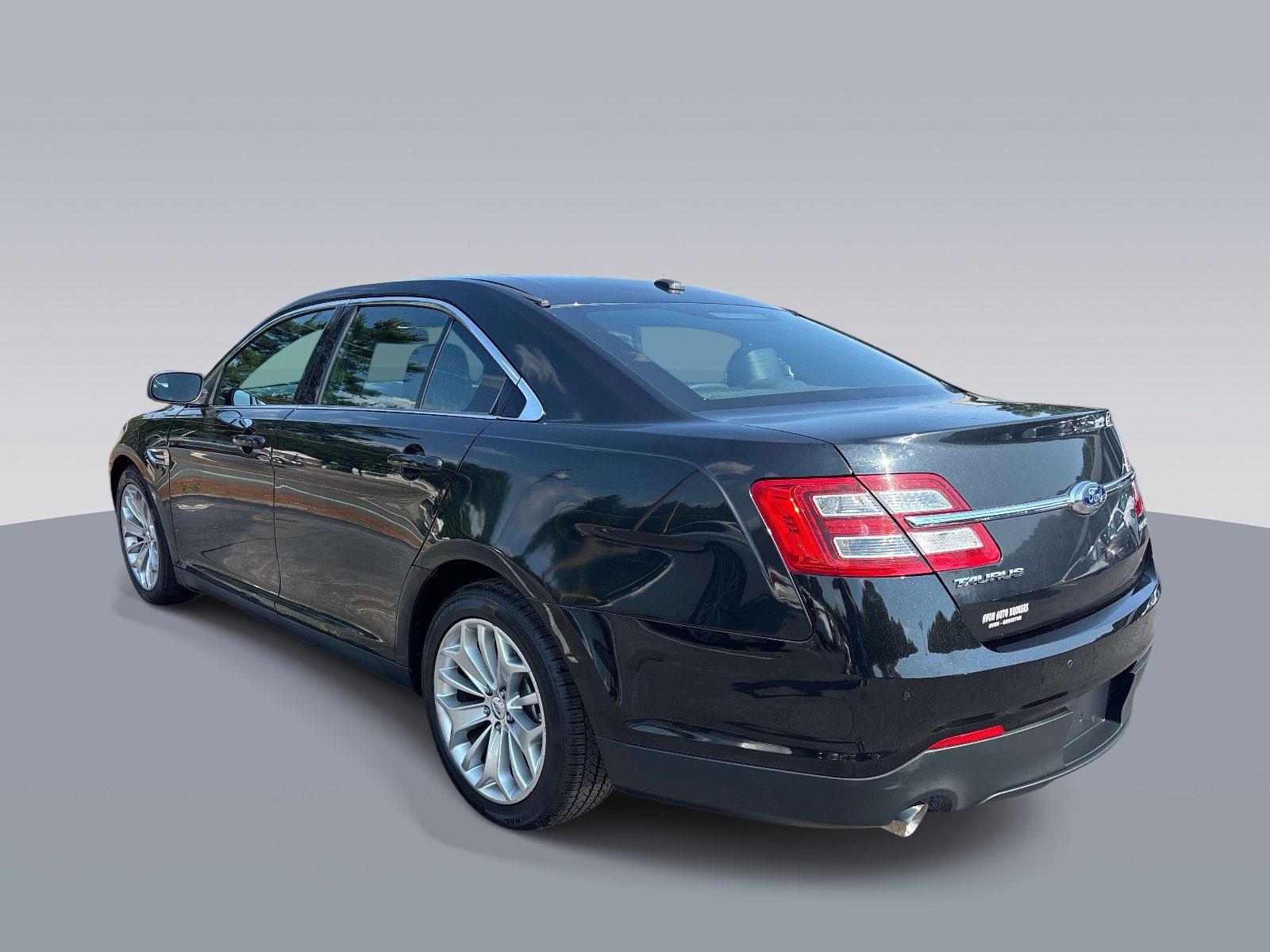 Used 2014 Ford Taurus Limited FWD image 5