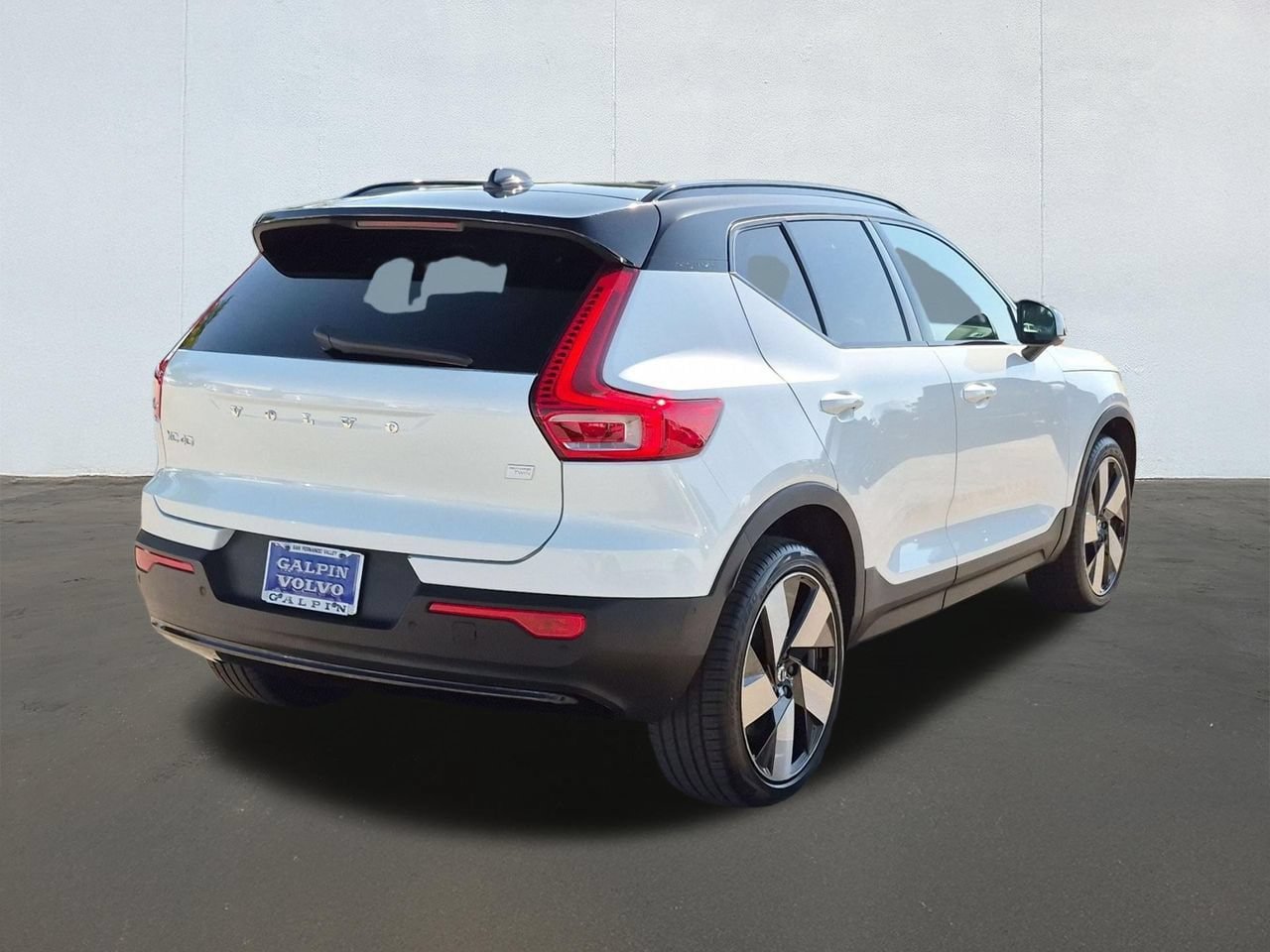 Certified 2023 Volvo XC40 Recharge Ultimate AWD/4WD image 5