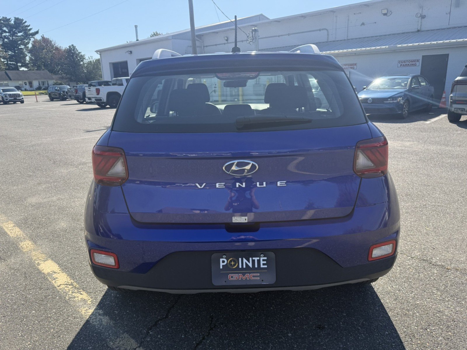 Used 2025 Hyundai Venue SEL FWD image 4