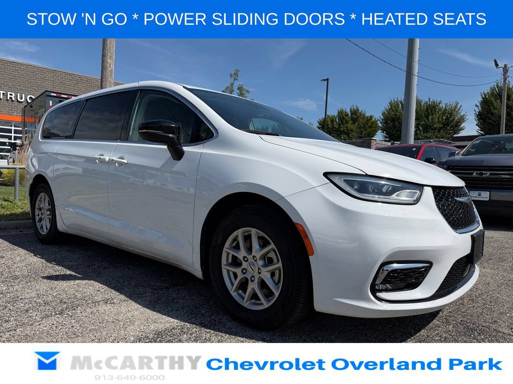Used 2024 Chrysler Pacifica Touring-L FWD image 1